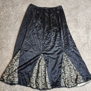 Vintage VTG Vanity Fair Sz Small Black Lace Slip Nylon Made in US